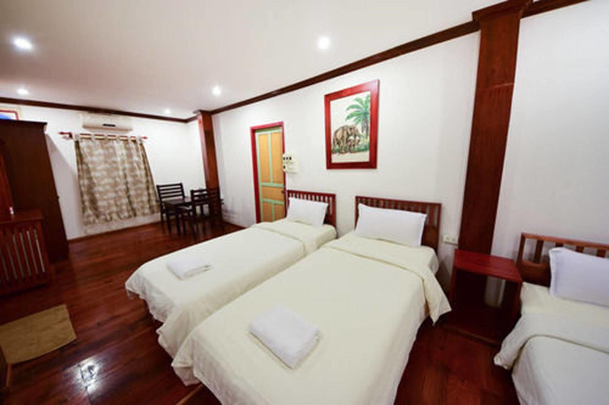 Mylaohome Guesthouse Luang Prabang Bagian luar foto