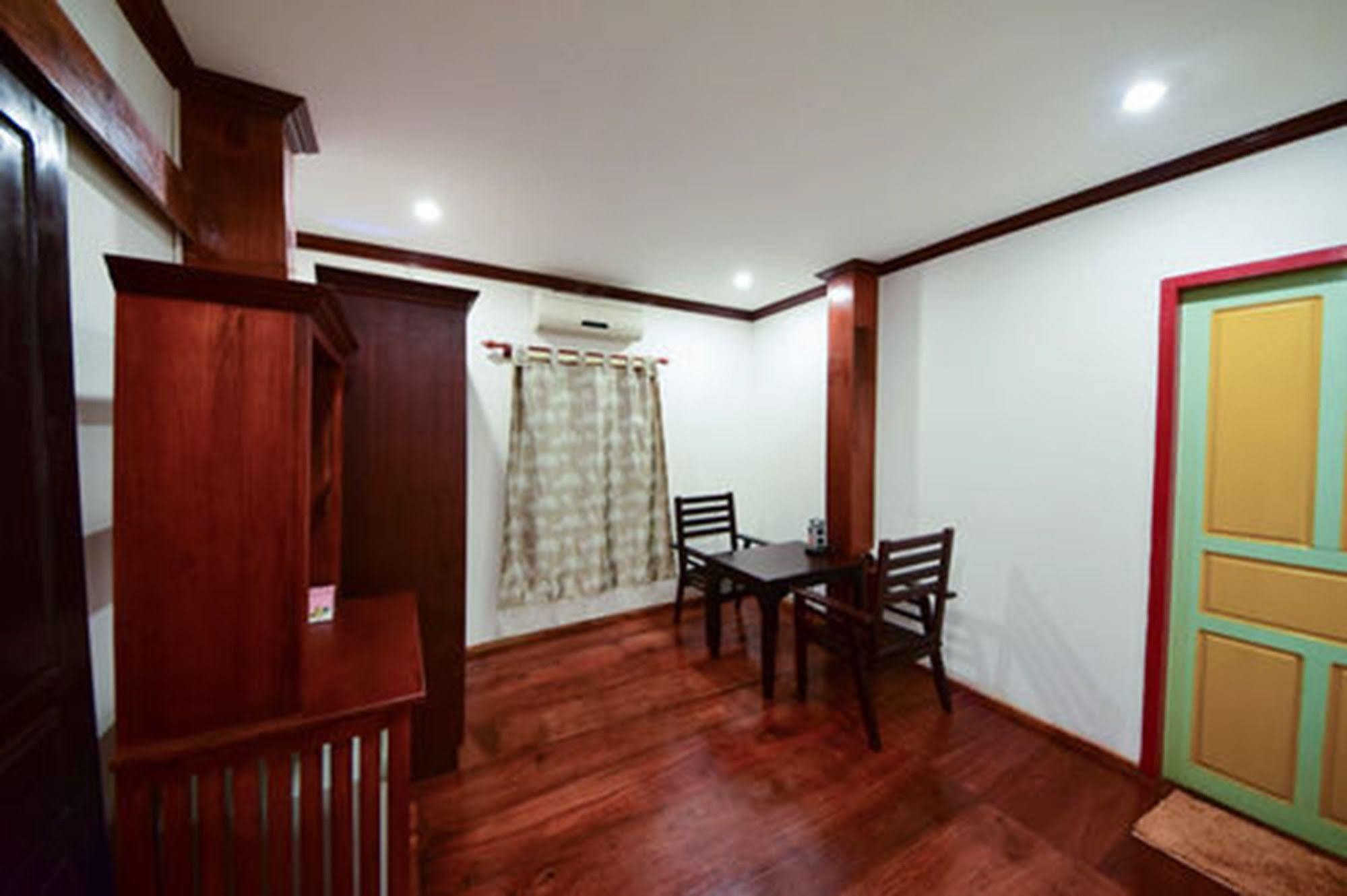 Mylaohome Guesthouse Luang Prabang Bagian luar foto